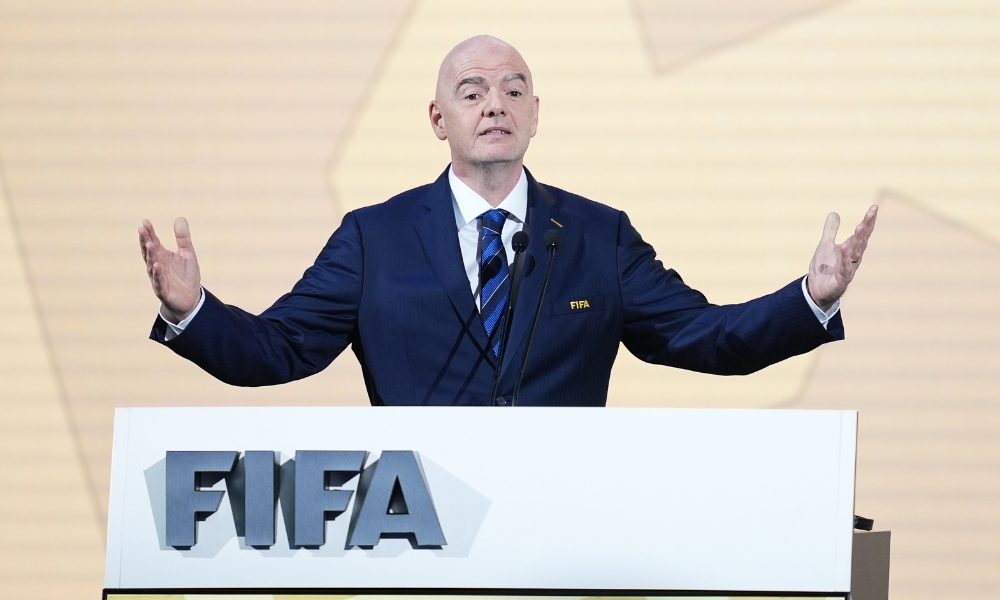 库里强势回归,三分无一失手,网友热议:这捡球工作简直零难度!.